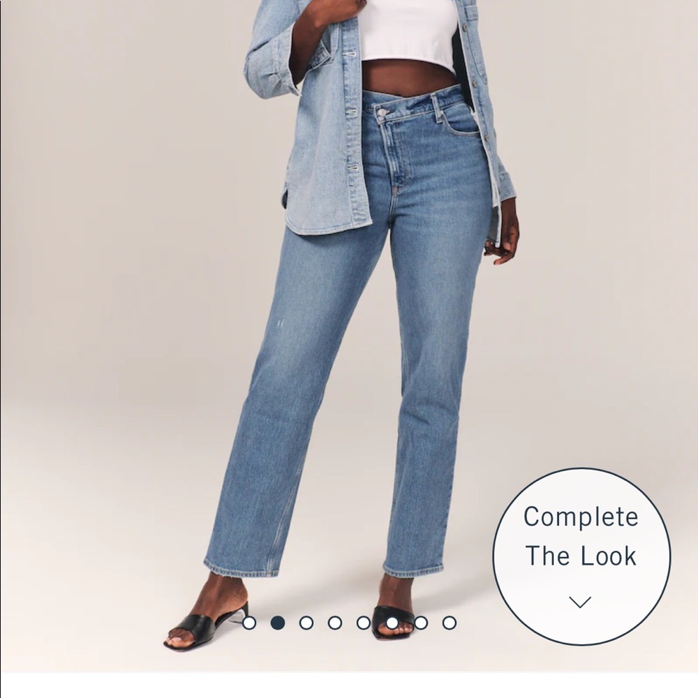 Nearly new - Curve Love Ultra High Rise 90s Straight Jean with crossover waist
